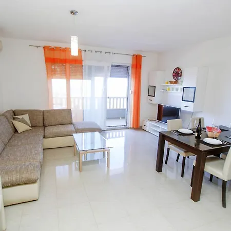 Adria View アパート マカルスカ